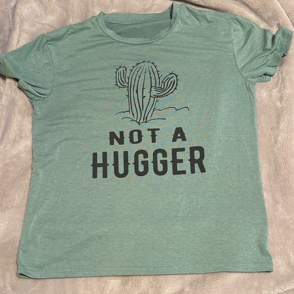 🔥3 for $20🔥  “Not a Hugger” Cactus 🌵 Tee (M) - Picture 1 of 8